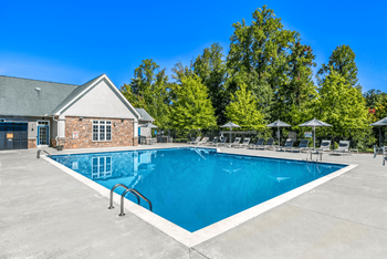 Swimming pool with relaxing sundecks